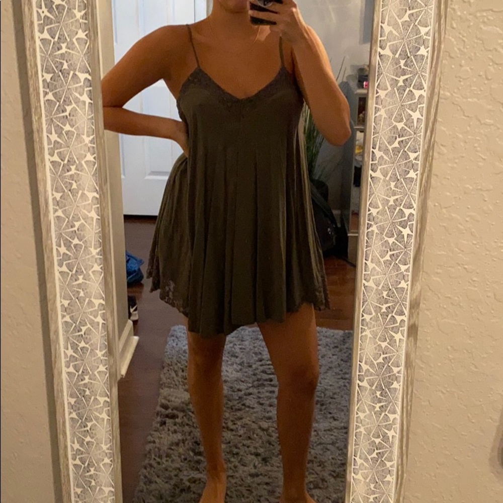 OLIVÉ GREEN SHIFT DRESS